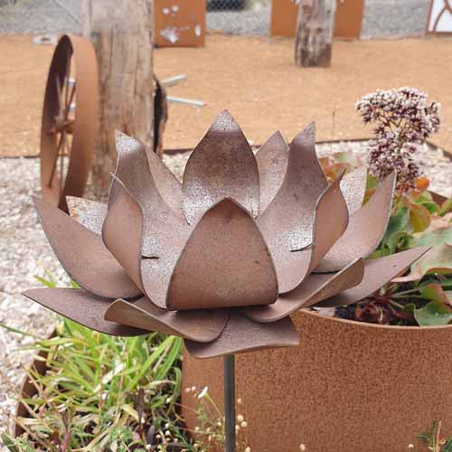 Flower - Lotus Medium - Metal Art - Raw Finish Close Up