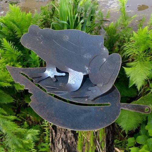 Metal Art Frog on Leaf Base - Raw Finish with Forest Background